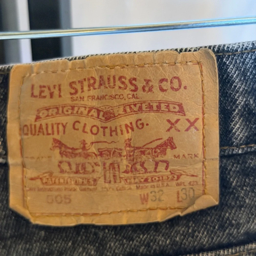 Levi's Men's Dark Gray Relaxed Jeans - Picture 4 of 6